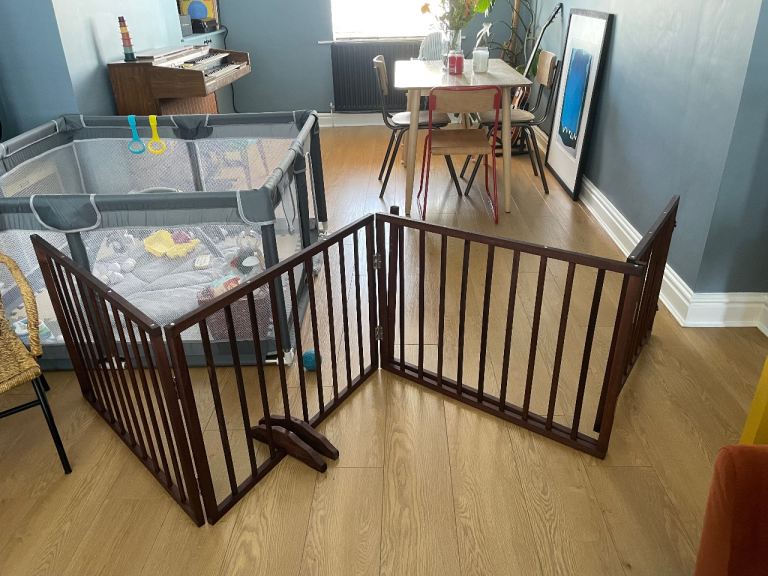 320cm dark wood pet fence with gate/opening 