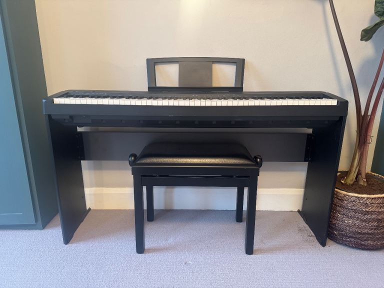 Yamaha P35 Black Weighted Keyboard with Stagg adjustable bench