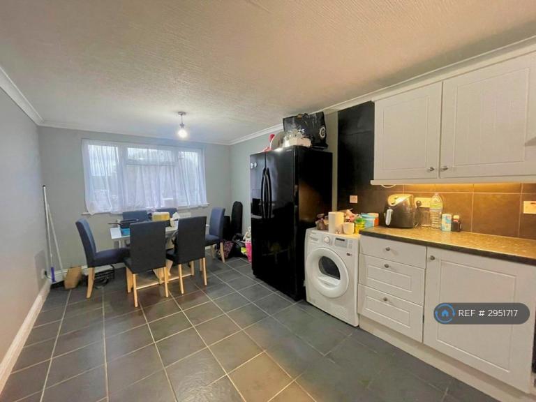 1 bedroom in Down Way, Northolt, UB5 (#2951717)