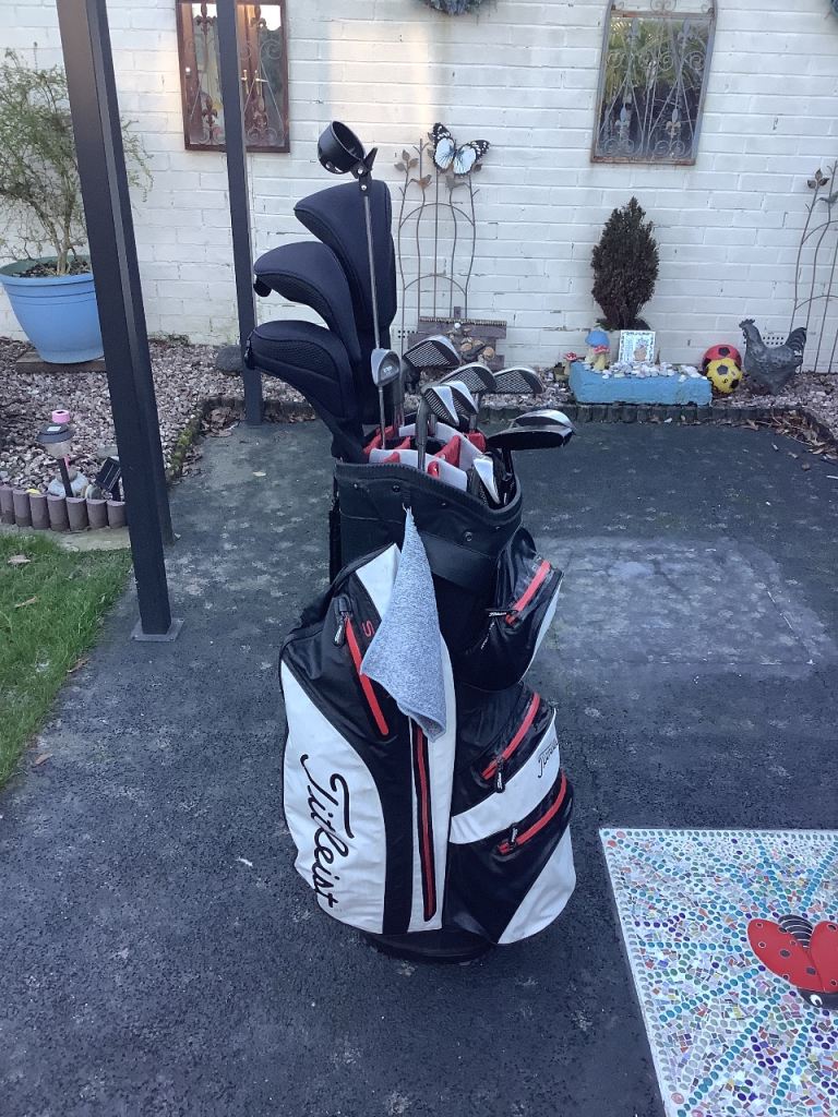 Set of Mizuno Astron golf clubs, in a lovely lightweight Titleist golf bag.