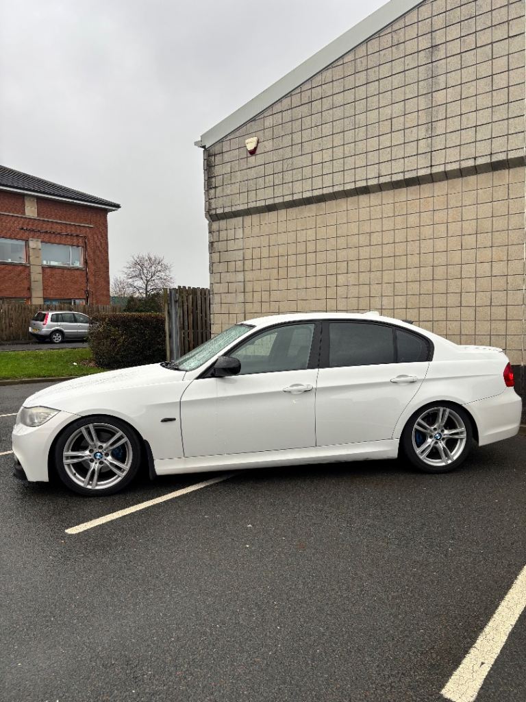 BMW, 3 SERIES, Saloon, 2011, Manual, 1995 (cc), 4 doors