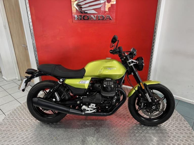 2025 '75' Moto Guzzi V7 SPORT E5+