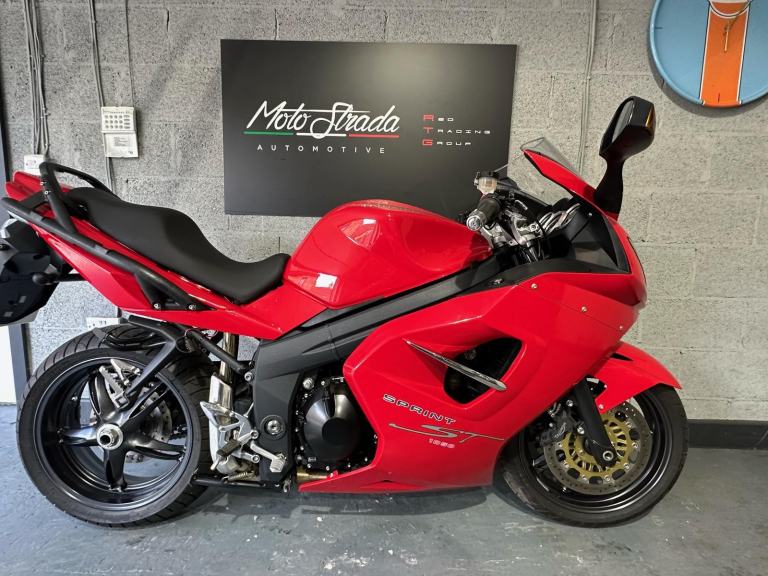 Triumph Sprint 1050ST…1 OWNER JUST 221 MILES!!!  DEPOSIT TAKEN