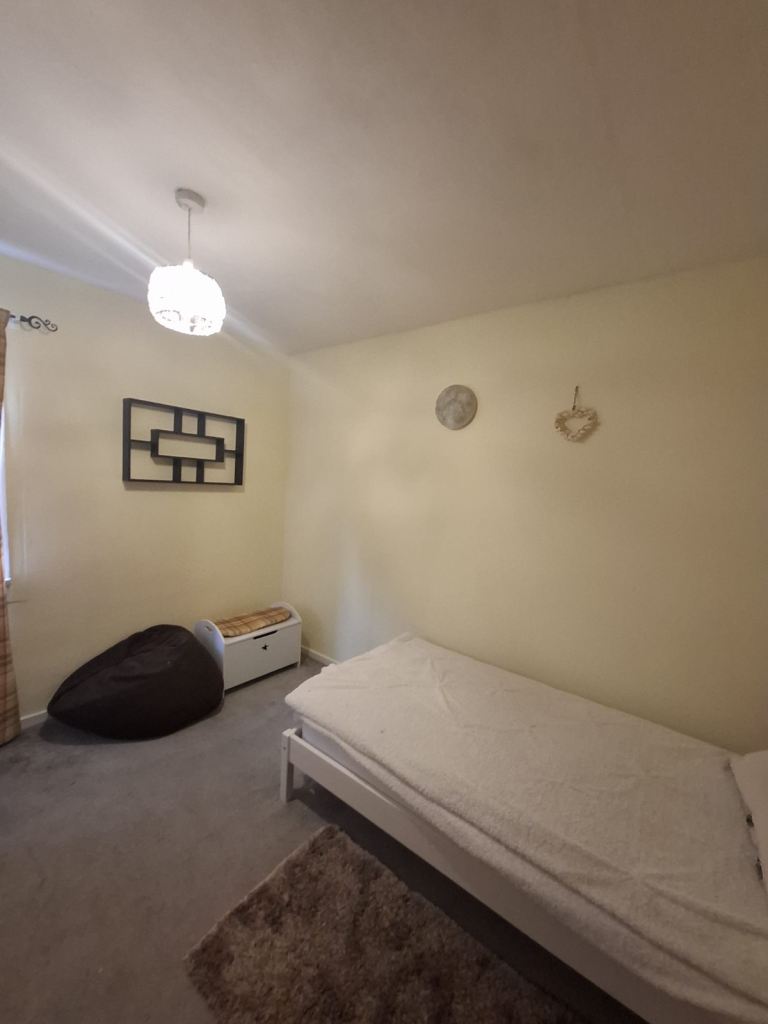 Available Now – Bright Single Room in Saughton | Bills & WiFi Included | £650 PCM
