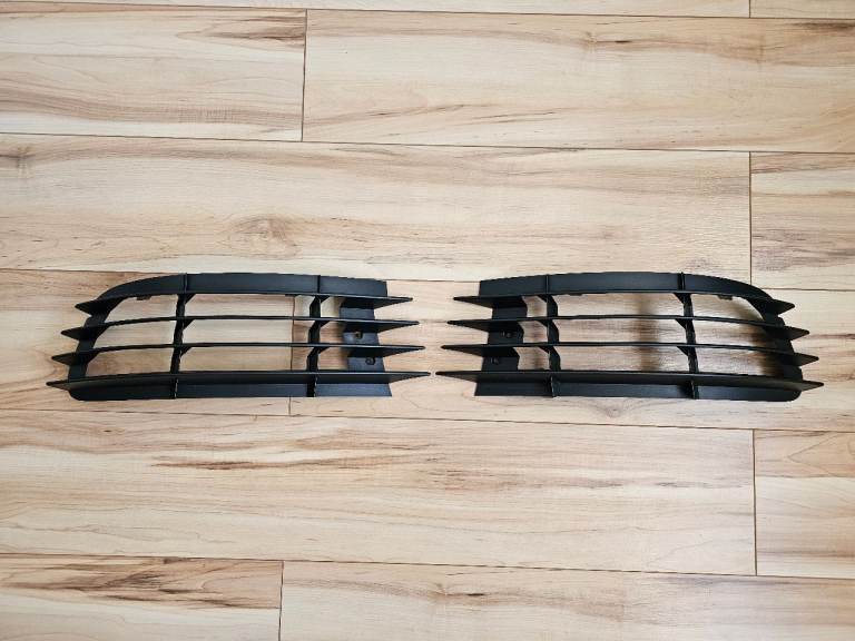 Genuine Golf R32 bumper grill Pair MK5 MKV VW 1K0 853 665 M 1K0 853 666 K grille