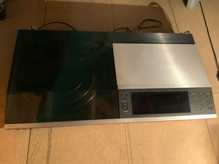 Bang & Olufsen Beocenter 7007 with 2 Beovox Speakers S55