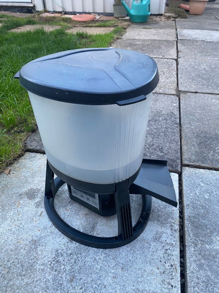 Evolution aqua koi pond feeder 
