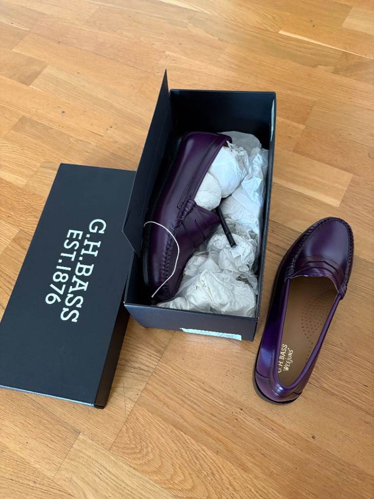 Unused brand new GH Bass Women's leather loafers size 5.5