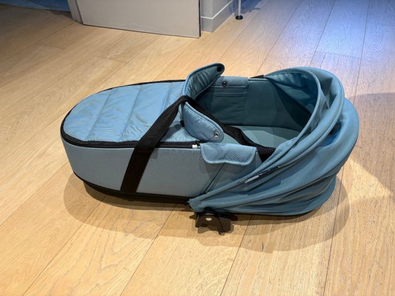 Yo Yo Bassinet, with connectors