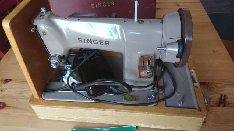 Singer sewing machine 185K 