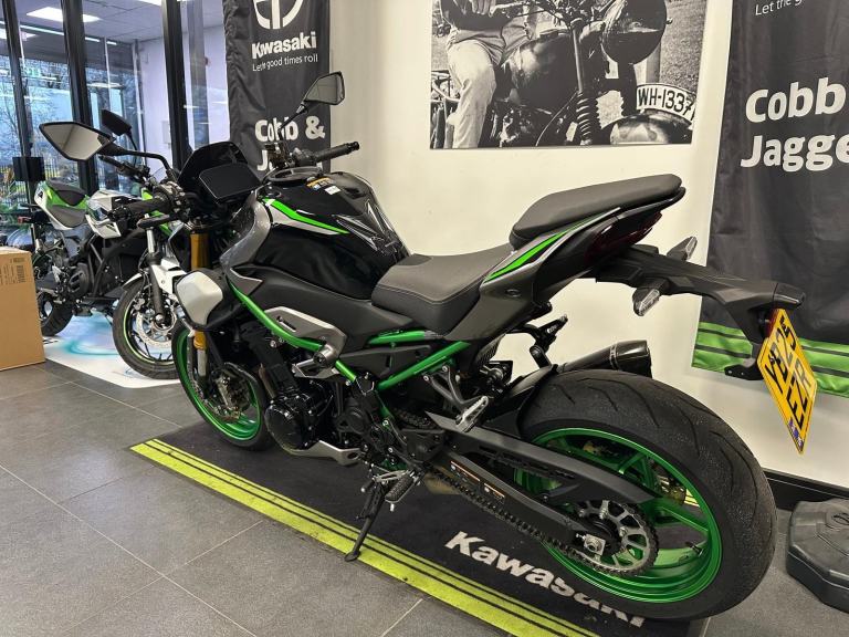 KAWASAKI Z900 SE PERFORMANCE--AKRAPOVIC-OHLINS SHOCK-BREMBO BRAKES