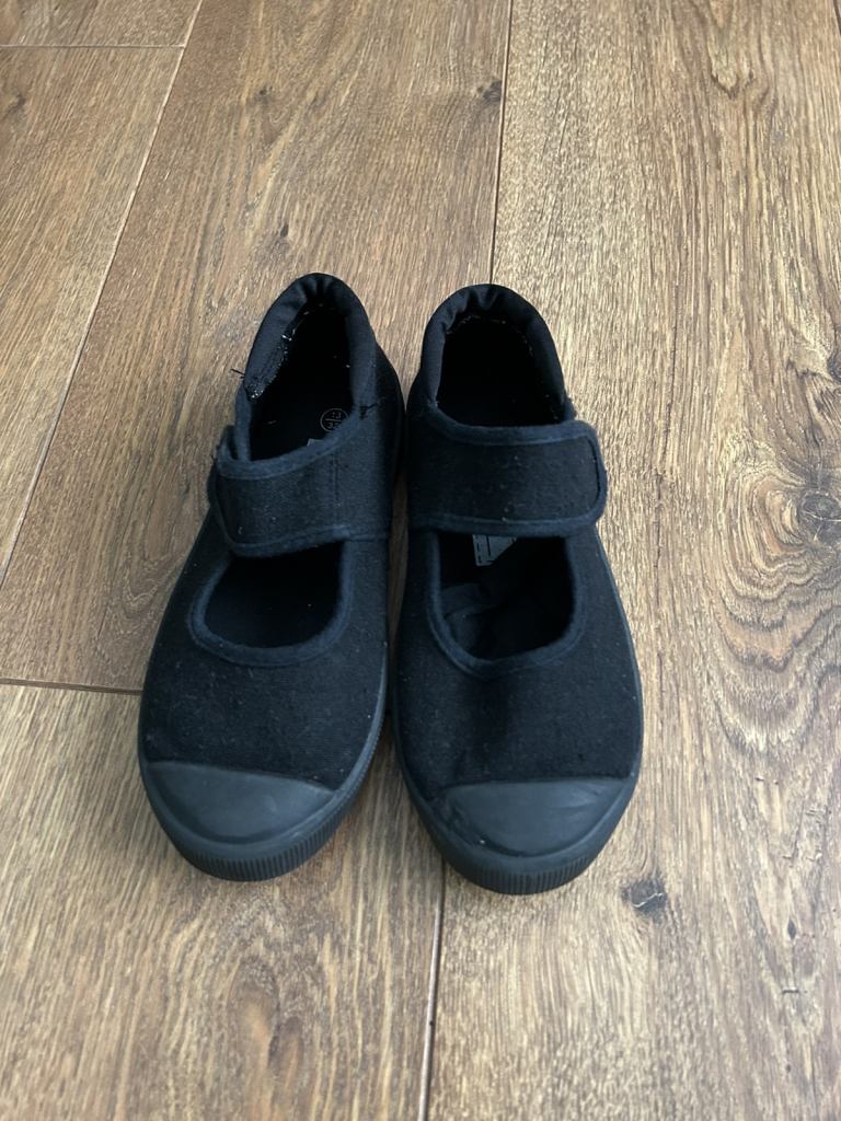 Plimsolls size 13 