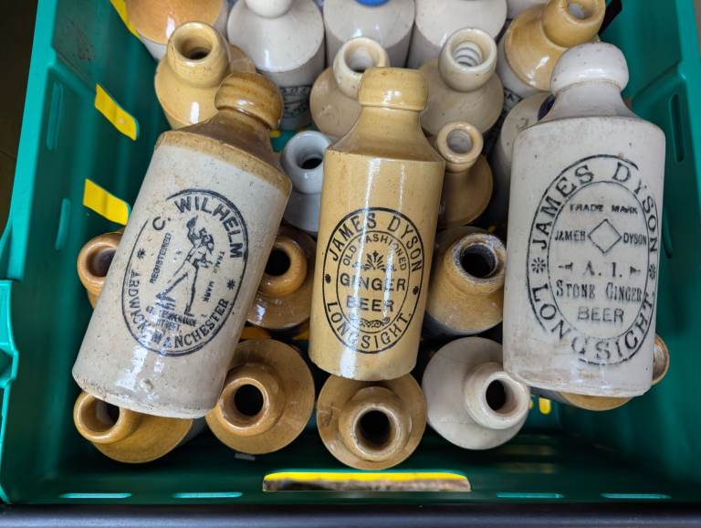 WANTED OLD VICTORIAN BOTTLES AND POTS.