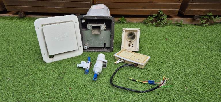 CARVER CASCADE 2 PLUS gas electric water heater for caravan boat motorhome camper.