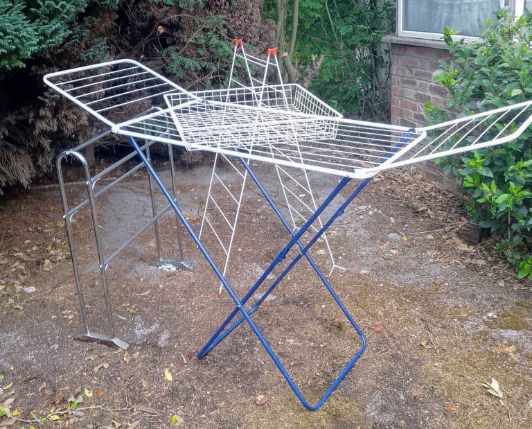 3 laundry drying stands and 2 mesh trays. Some in new condition, others good.