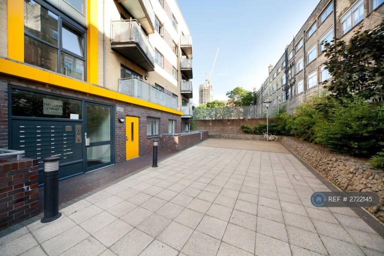 1 bedroom flat in Oakleigh Court, London, N1 (1 bed) (#2722145)