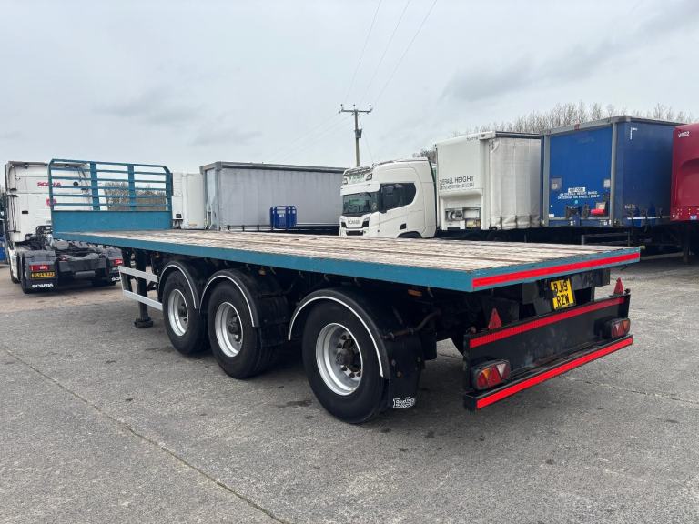 Sdc Flat urban trailer 10.5 meter long Rear steer Front lift drum brakes 