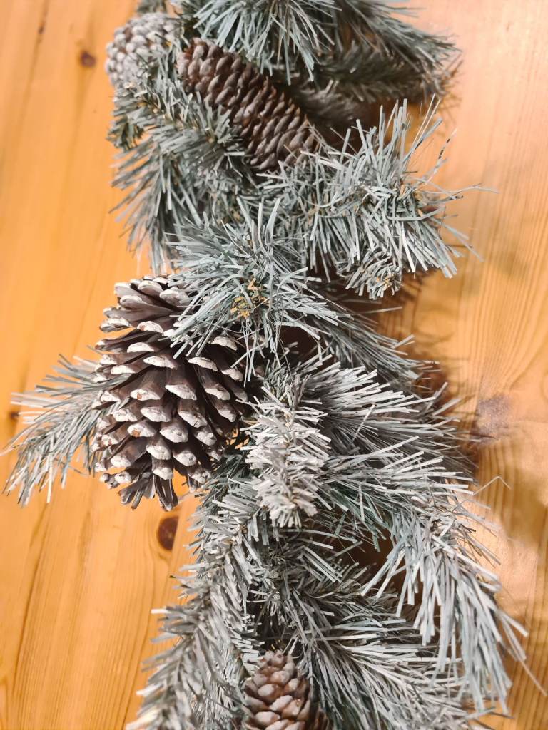 Christmas winter mantlepiece long artificial swag 2.7 metres / 8ft 7in