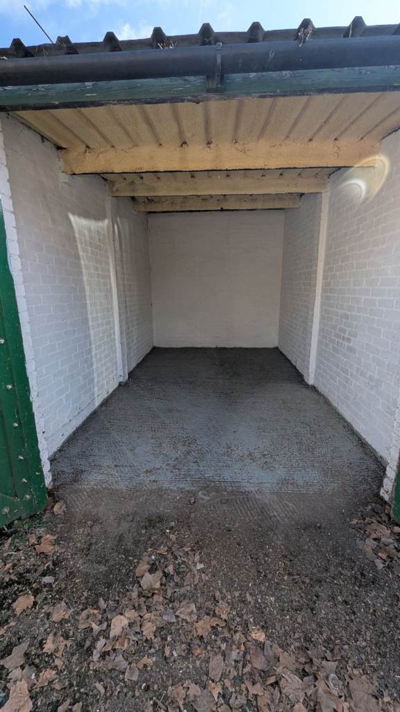 Secure Storage/Garage units to RENT, Gated Entrance. Leyton E10
