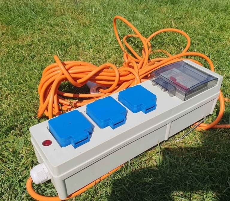 Outdoor Extension Lead with 3 Sockets – Good Condition