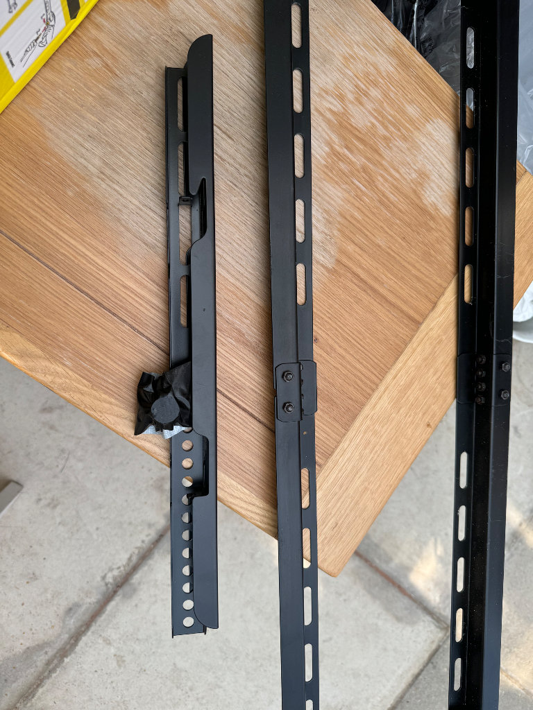 Wall mounted tv bracket 