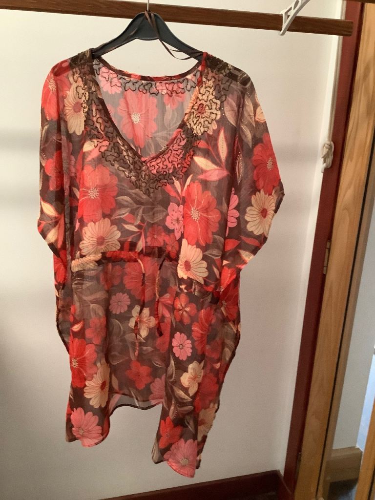Ladies Lovely Kimono style Beach Cover-up/Over-Shirt, like new, size S/M.