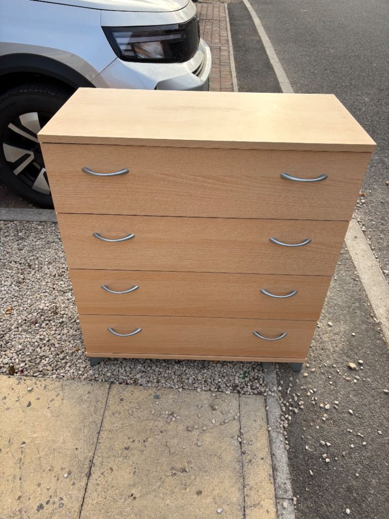 Light Wood Chest of Drawers with 4 Drawers – Good Condition
