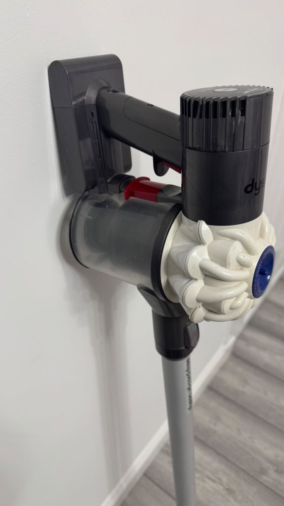 Vacuum cleaner Dyson v6