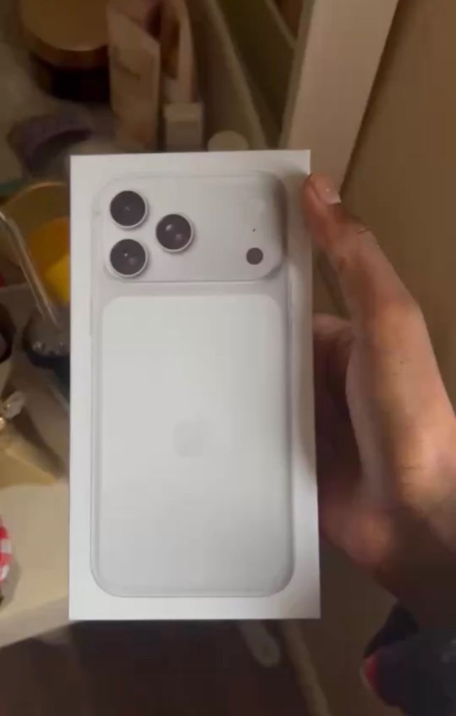 Iphone 17 1Tb silver