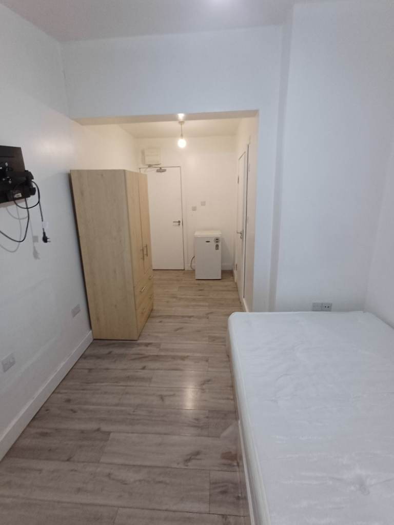 DSS ACCEPTED - Studio Flat Available in, N Circular Rd. Neasden, NW2
