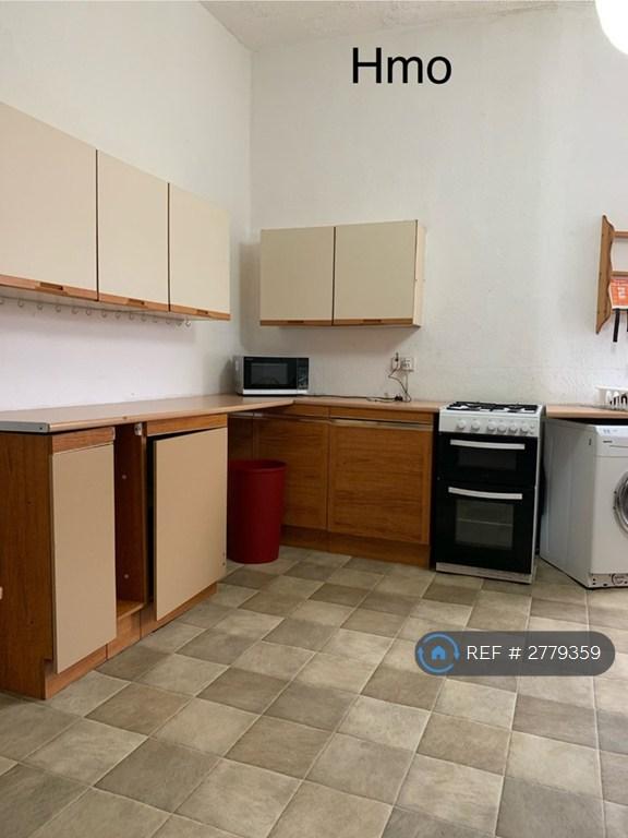 4 bedroom flat in Woodlands Drive, Glasgow, G4 (4 bed) (#2779359)