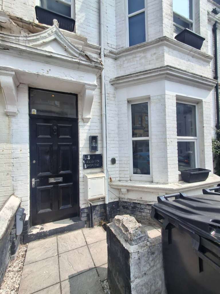 Studio flat to let in the centre of Westbourne area in Bournemouth