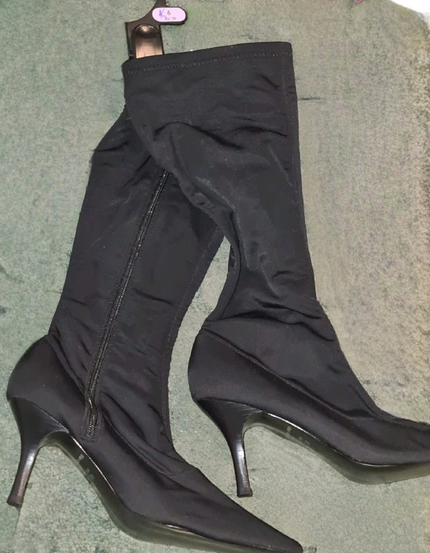Ladies black knee high stretchy boots, size 6