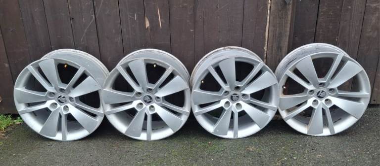 Set (4 rims) Skoda Octavia, Superb 18" allloy rims used in good condition.
