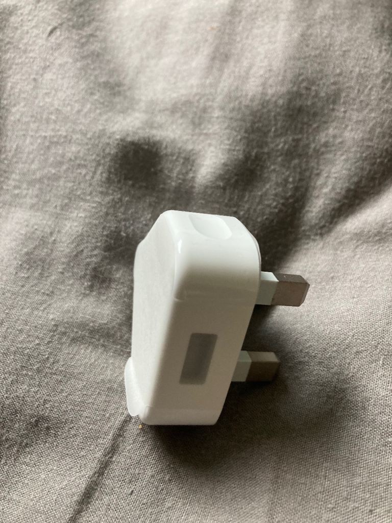 White USB Wall Plug – new, genuine apple.