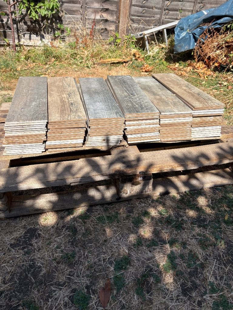 Wood Effect Floor Tiles – good condition 