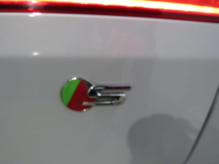 JAGUAR XF 3.0d S V6 Portfolio Sportbrake Auto Euro 5 (s/s) 5dr White Auto Diesel