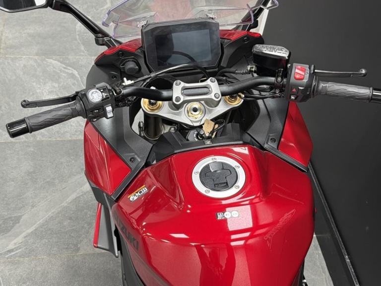 SUZUKI GSXS 1000 GT +