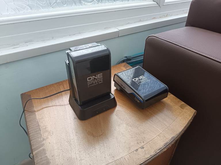 Vax ONEPWR 4.0Ah Battery & Charger – Good Condition