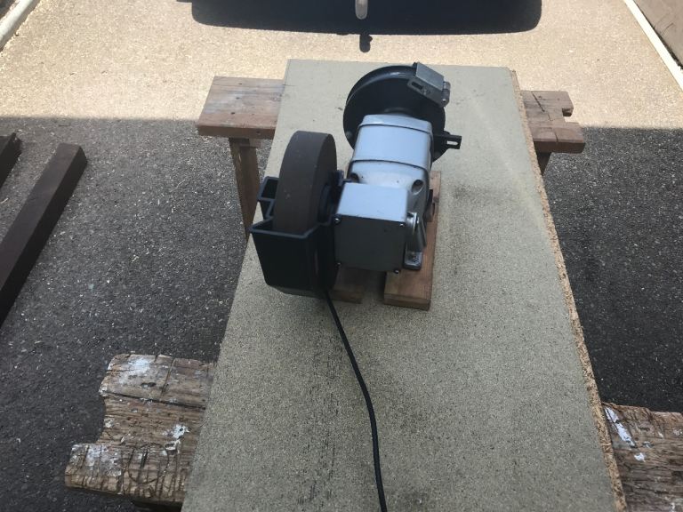 Bench grinder