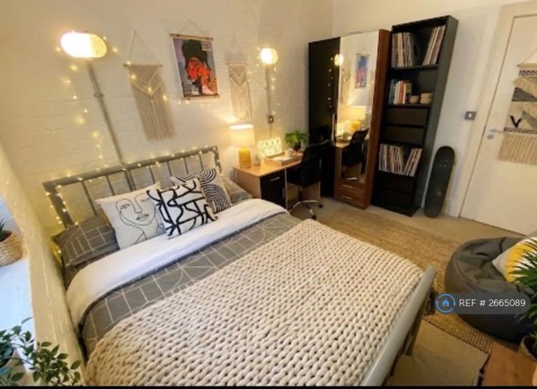 3 bedroom flat in Newarke Street, Leicester, LE1 (3 bed) (#2665089)