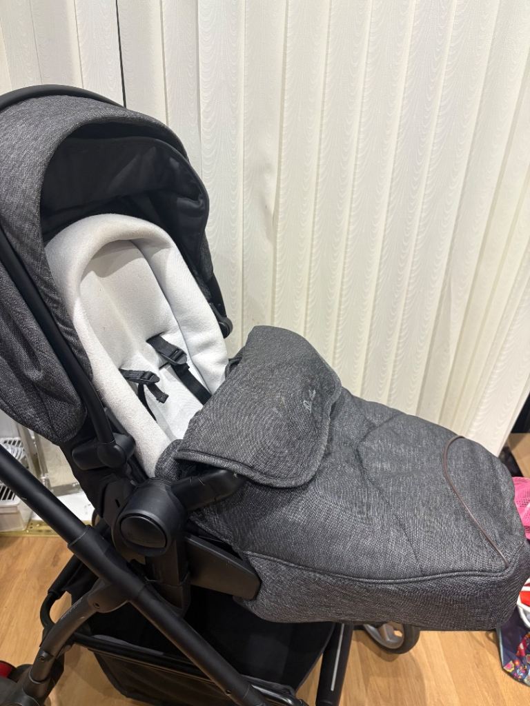 Silver Cross Wayfarer / Pioneer pushchair, car seat & base, pram adaptors for car seat 