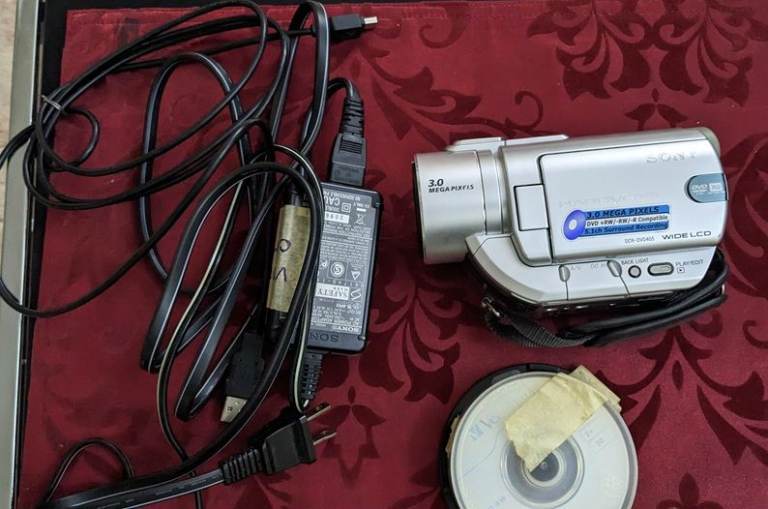 Sony handycam DCR-DVD405 digital camcorder