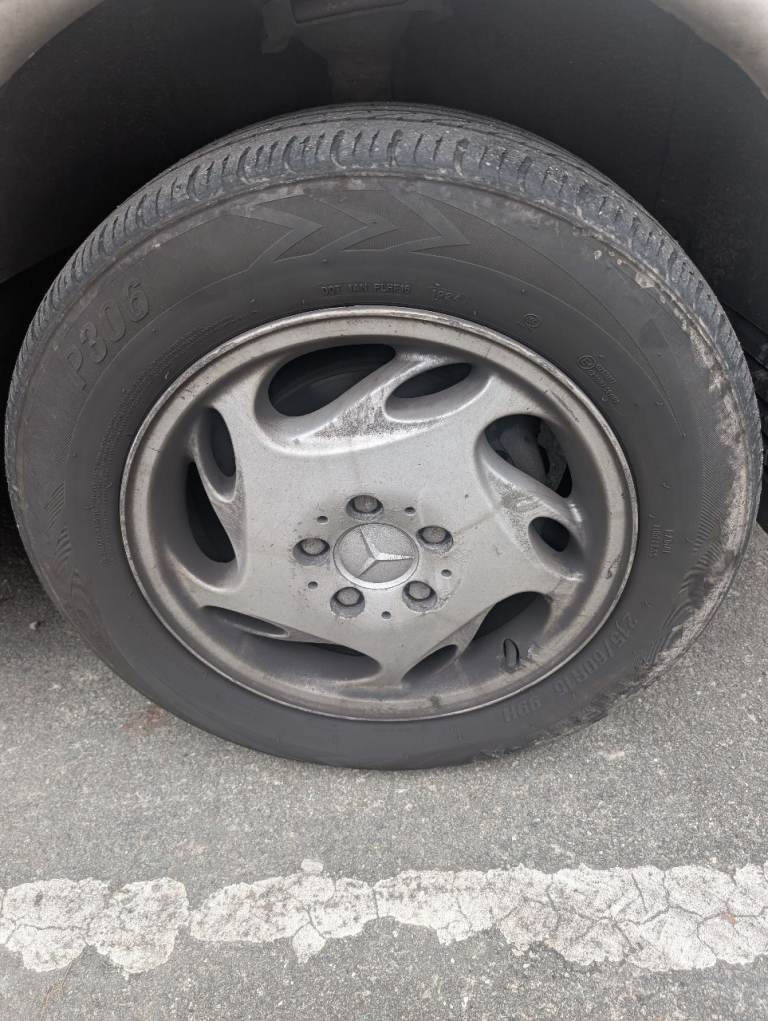 X4 mercedes v class original alloys with tyres