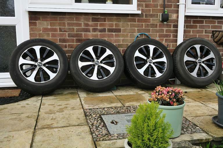 Kia Sorento 2018 18 inch alloy wheels with tyres