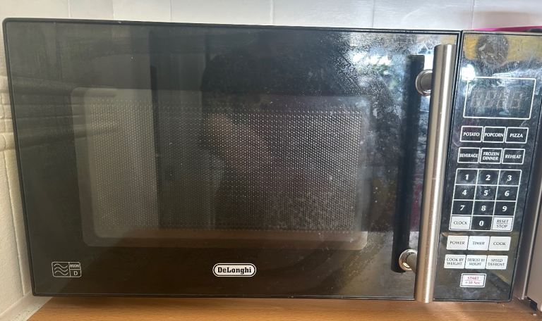 image for Delonghi Microwave Oven - Black, Good Condition