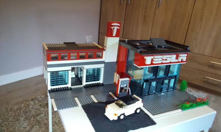 Lego Tesla Showroom, Garage concept build rare, original lego