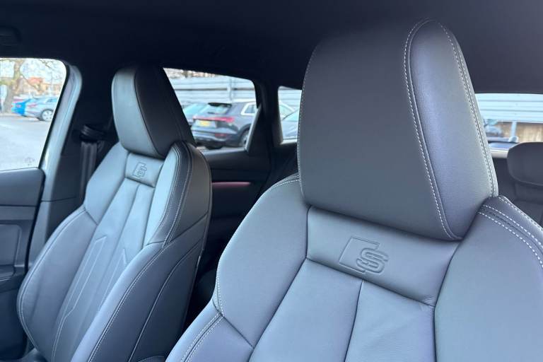 2025 Audi Q4 e-tron Q4  Black Edition 45 e-tron   kW SUV ELECTRIC Automatic