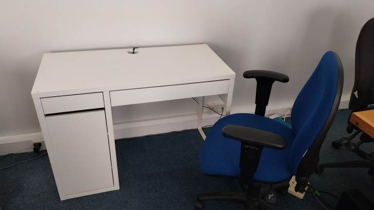 SMALL BEDROOM OR HOME OFFICE DESK WITH BUILT-IN DRAW AND CUPBOARD