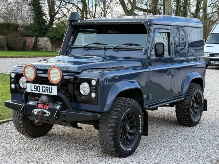 2010 Land Rover Defender 2.4 TDCi Hard Top SUV 3dr Diesel Manual 4WD SWB Euro 4 (122 bhp) Van Die...